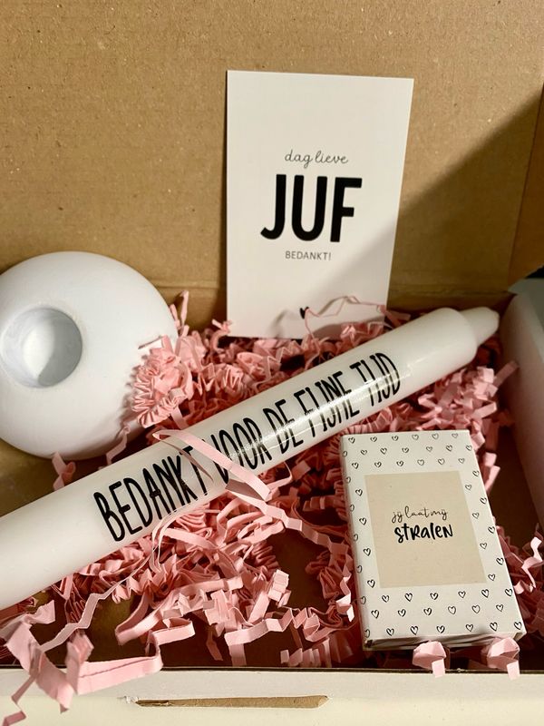 Cadeaudoosje Juf Kaars Bedankt Fijne Tijd, Kaarshouder En Lucifers Cadeaudoosje Juf Kaars Bedankt Fijne Tijd, Kaarshouder En Lucifers