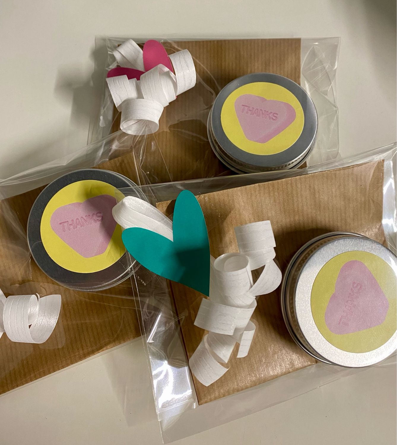 Aluminium blikje met Mini dextrose fruit hartjes - Thanks Aluminium blikje met Mini dextrose fruit hartjes - Thanks