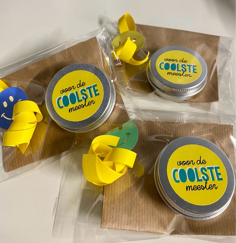 Aluminium blikje met Mini pepermunt Duimpjes dextrose - Voor de coolste meester Aluminium blikje met Mini pepermunt Duimpjes dextrose - Voor de coolste meester