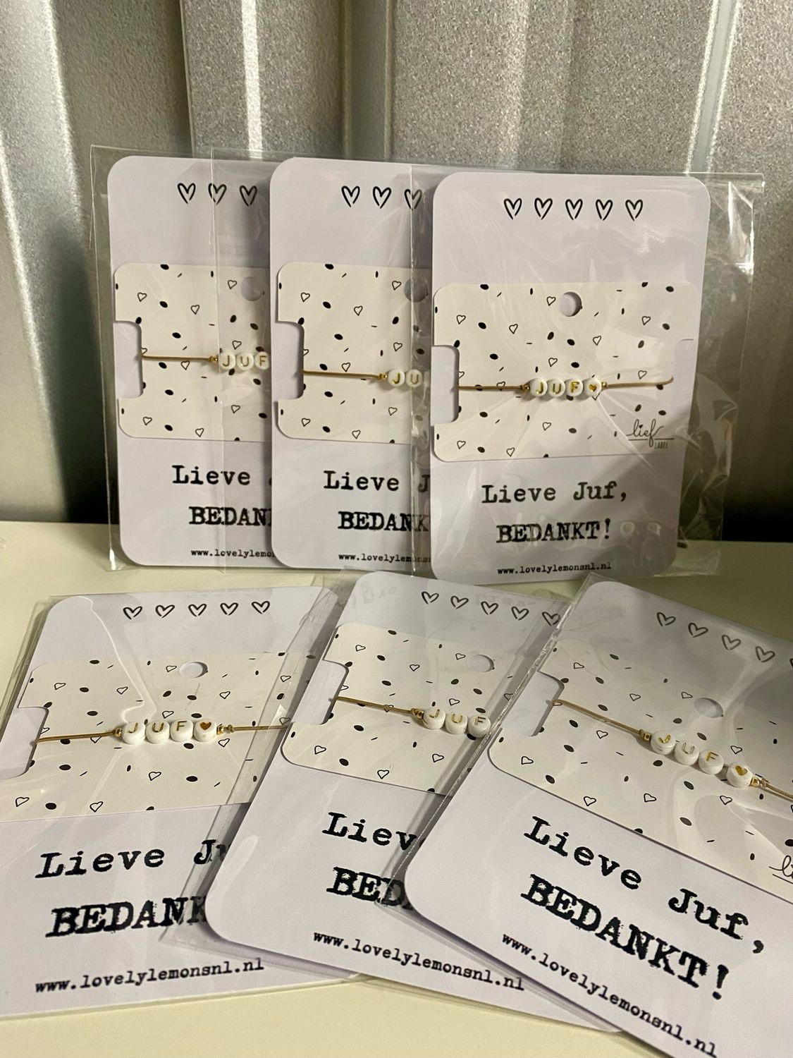 Lief Label - Armbandje op kaartje lieve juf bedankt!