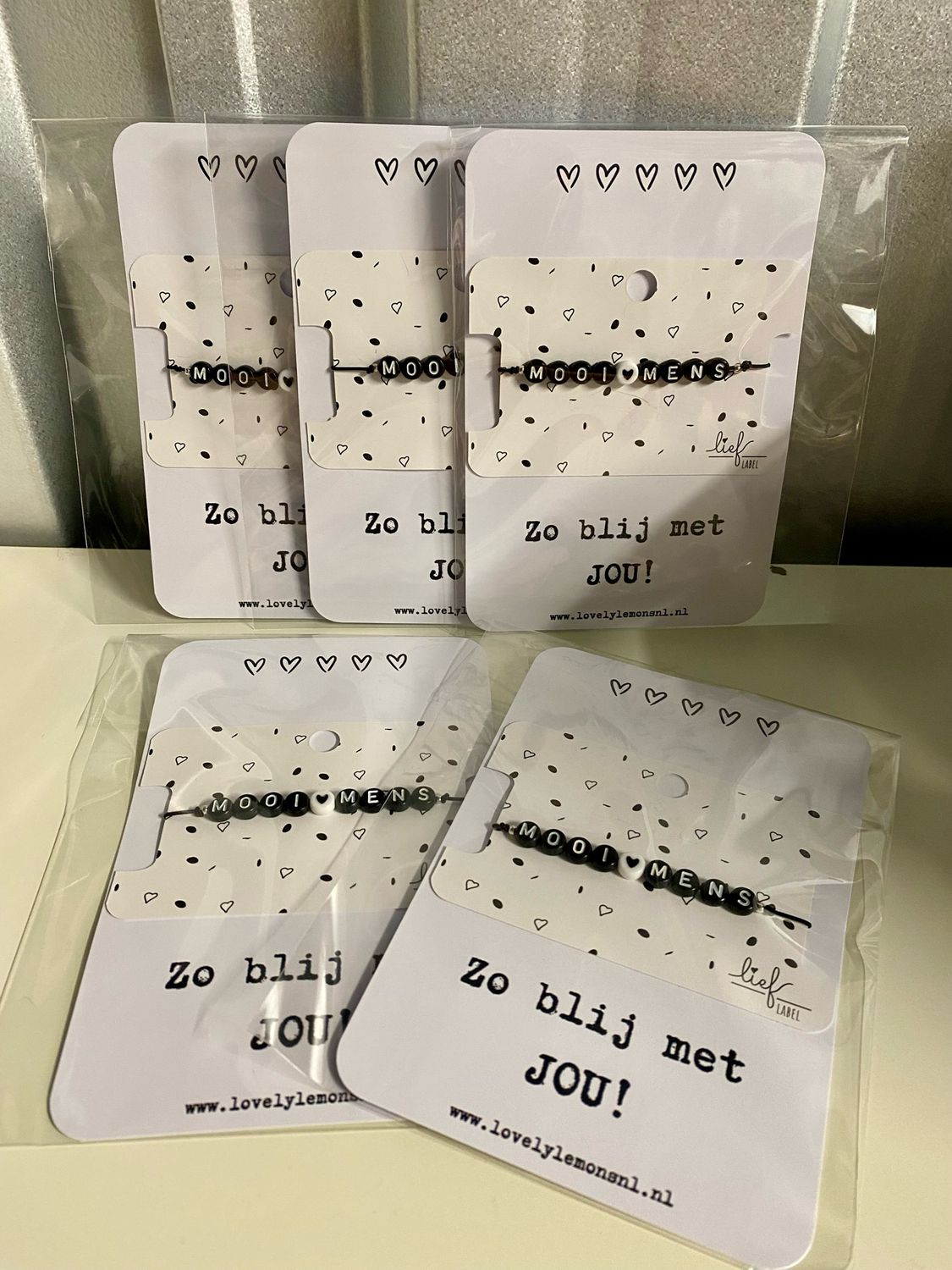 Lief Label - Armbandje op kaart zo blij met jou mooi mens!
