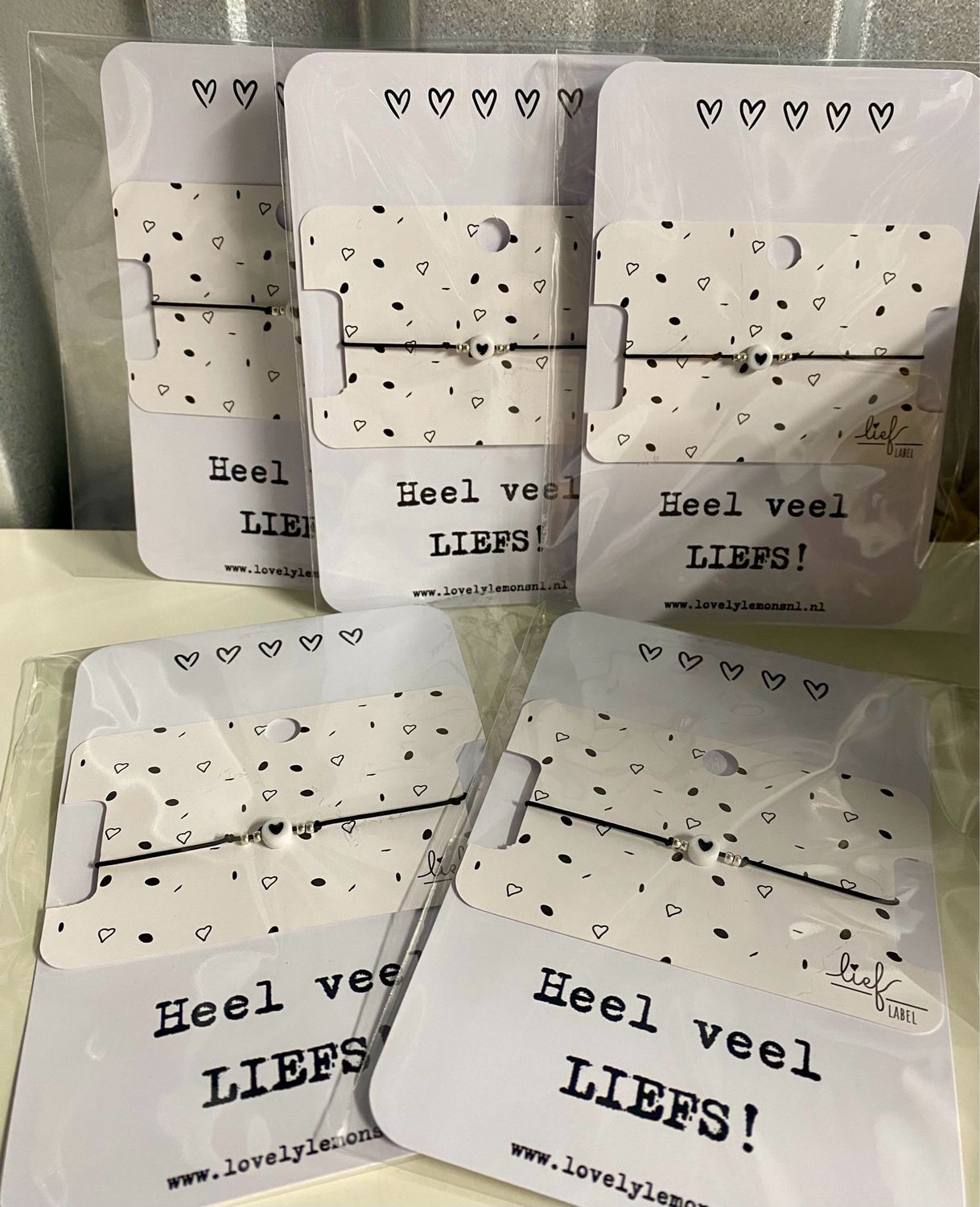 Lief Label - Armbandje op kaart heel veel liefs!