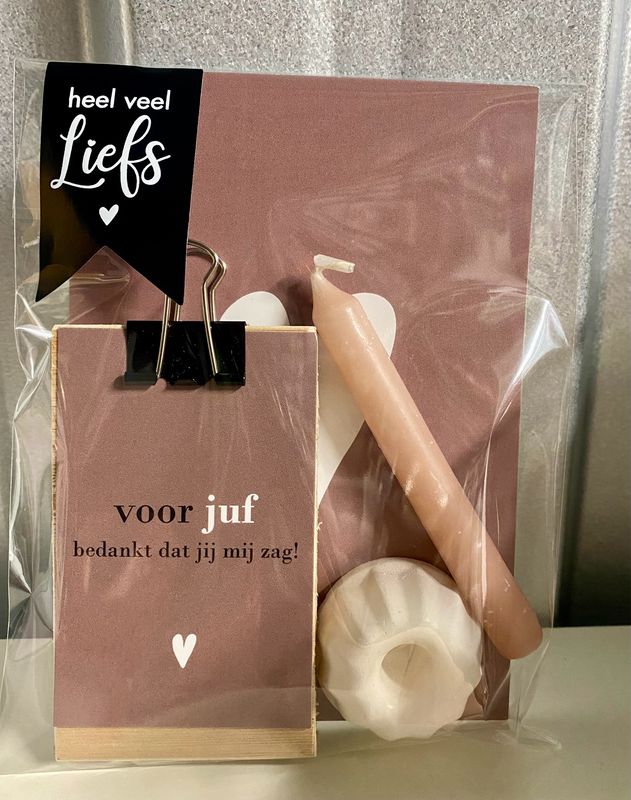Seq Lifestyle Cadeauset Ansichtkaart Klembord Kaarshouder Kaarsje Voor Juf Bedankt Dat Jij Mij Zag! Seq Lifestyle Cadeauset Ansichtkaart Klembord Kaarshouder Kaarsje Voor Juf Bedankt Dat Jij Mij Zag!