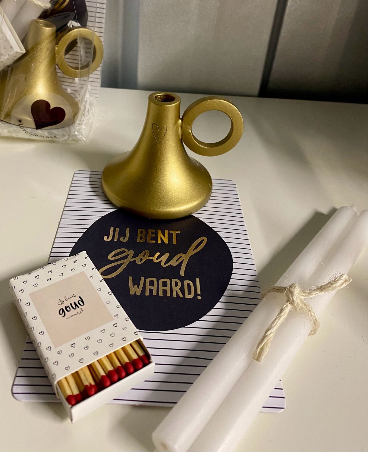 ZUSSS Cadeaupakket Gouden Kandelaartje Smalle Kaarsjes Lucifers Doosje Jij Bent Goud Waard