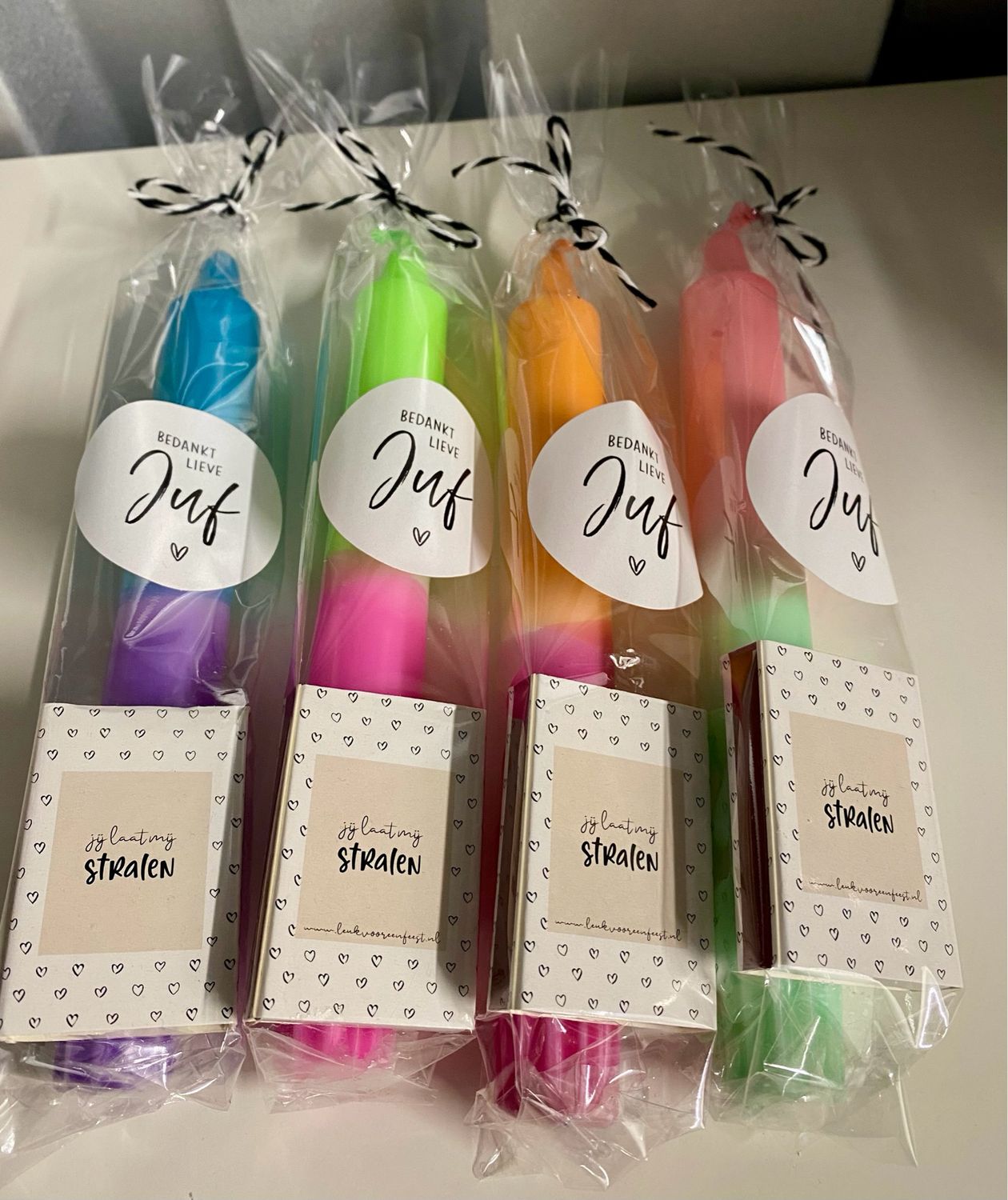 Elate & Co DIP DYE Kaarsen Setje Bedankt Juf Jij Laat Mij Stralen Lucifers Elate & Co DIP DYE Kaarsen Setje Bedankt Juf Jij Laat Mij Stralen Lucifers