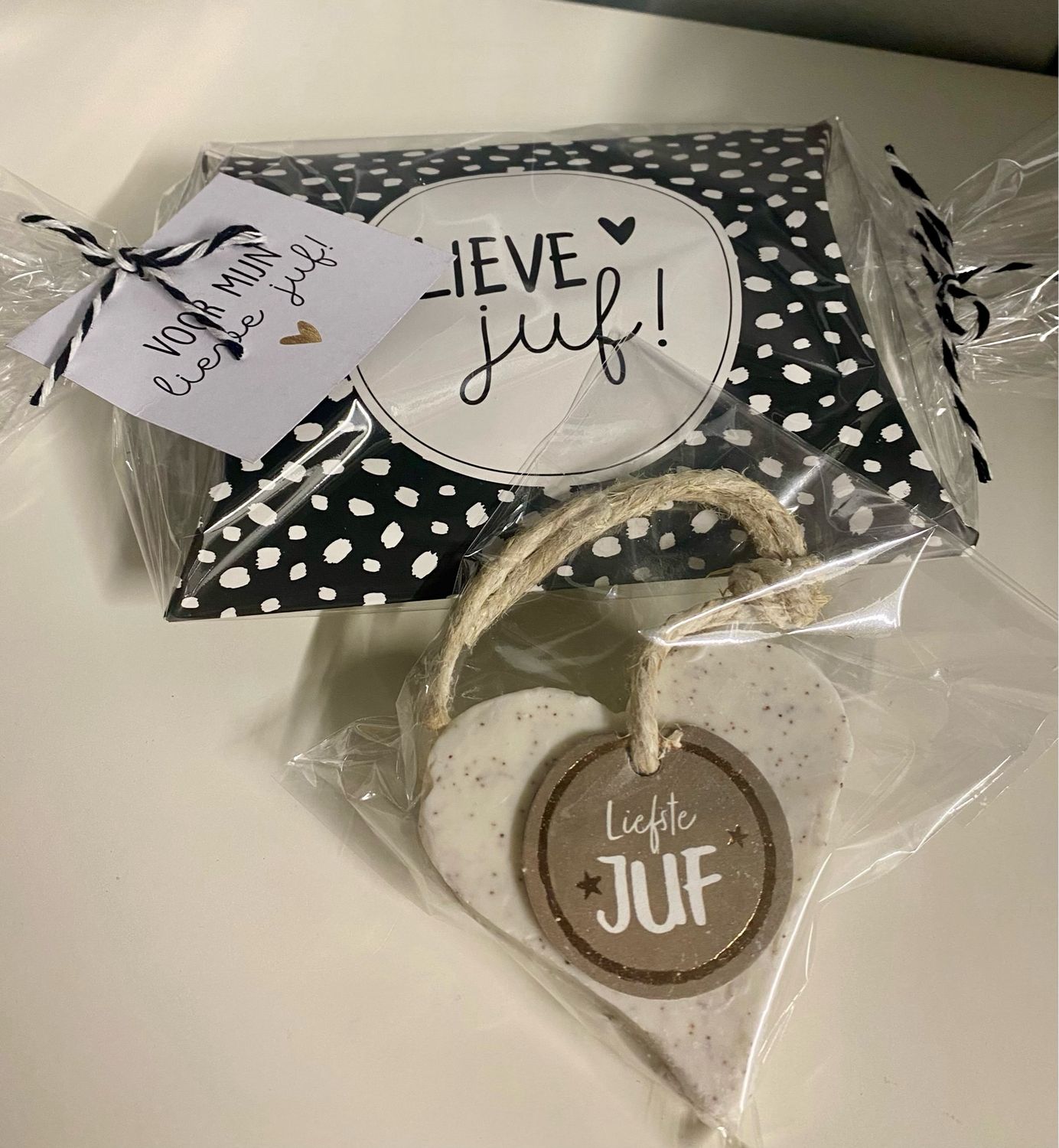 100% Leuk - Zeephart zand – Liefste juf Gondeldoosje