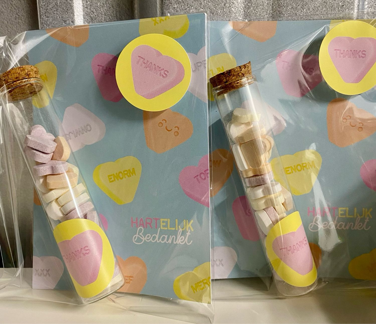 Studio Schatkist - Cadeauset | hartelijk bedankt kaart a6 & buisje snoephartjes