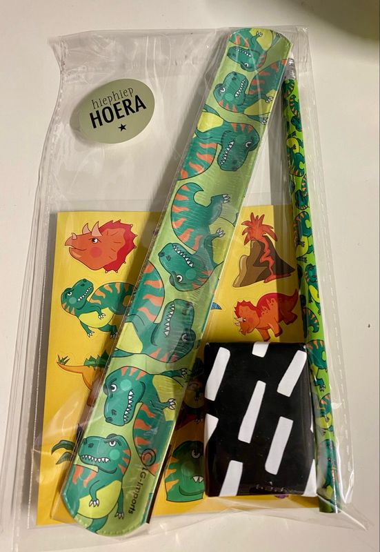 Traktatie Dinosaurus Klaparmbandje Potlood Stickervel Met of Zonder Snoepjes