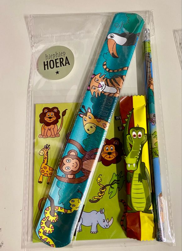 Traktatie Jungle/Safari Klaparmbandje Potlood Stickervel Met of Zonder Snoepjes