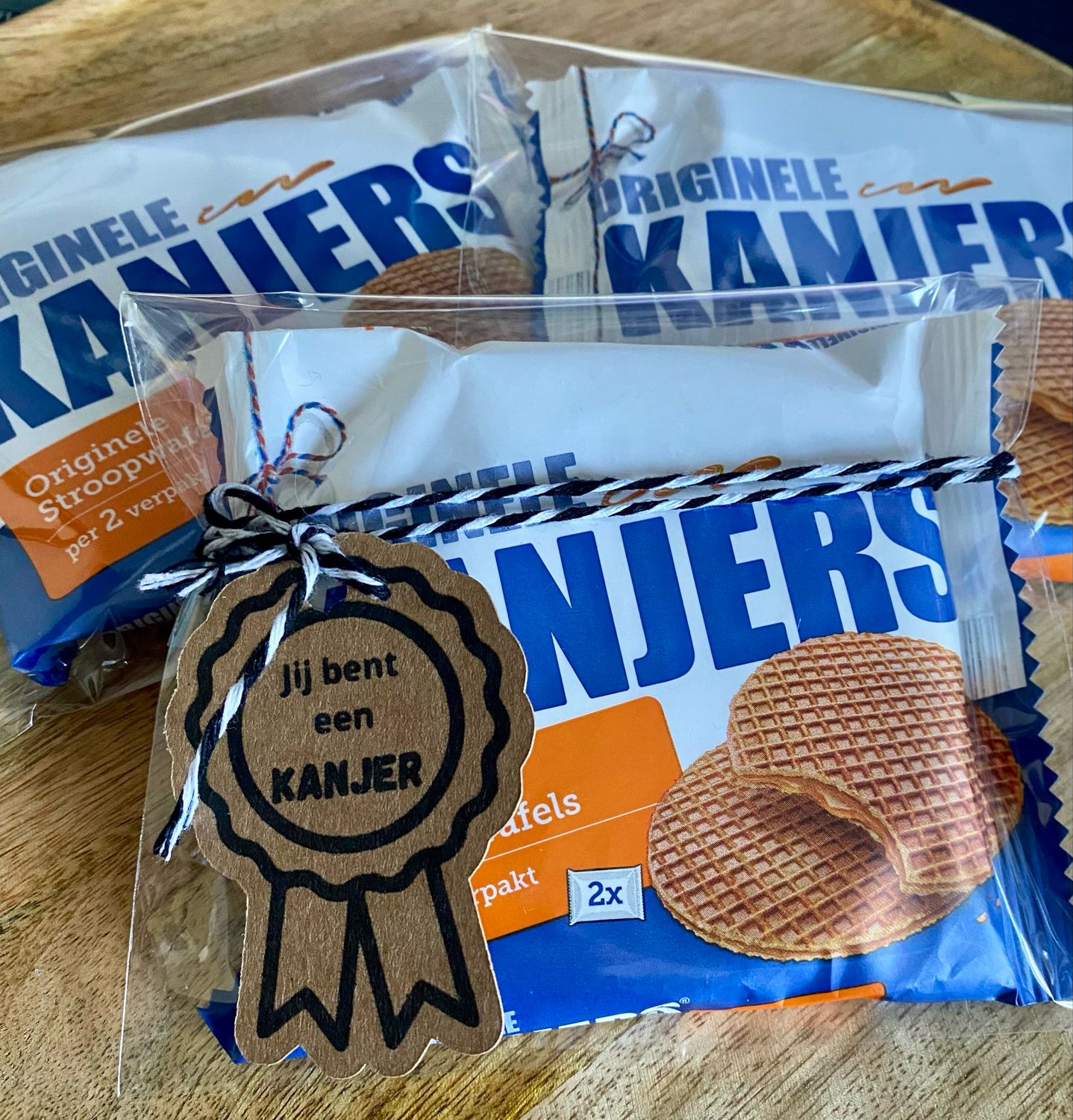 Jij bent een Kanjer Stroopwafels 2 pack Vegetarisch ( Brievenbus cadeautje ) Geslaagd Meester Papa Opa Bso Leidster Jij bent een Kanjer Stroopwafels 2 pack Vegetarisch ( Brievenbus cadeautje ) Geslaagd Meester Papa Opa Bso Leidster