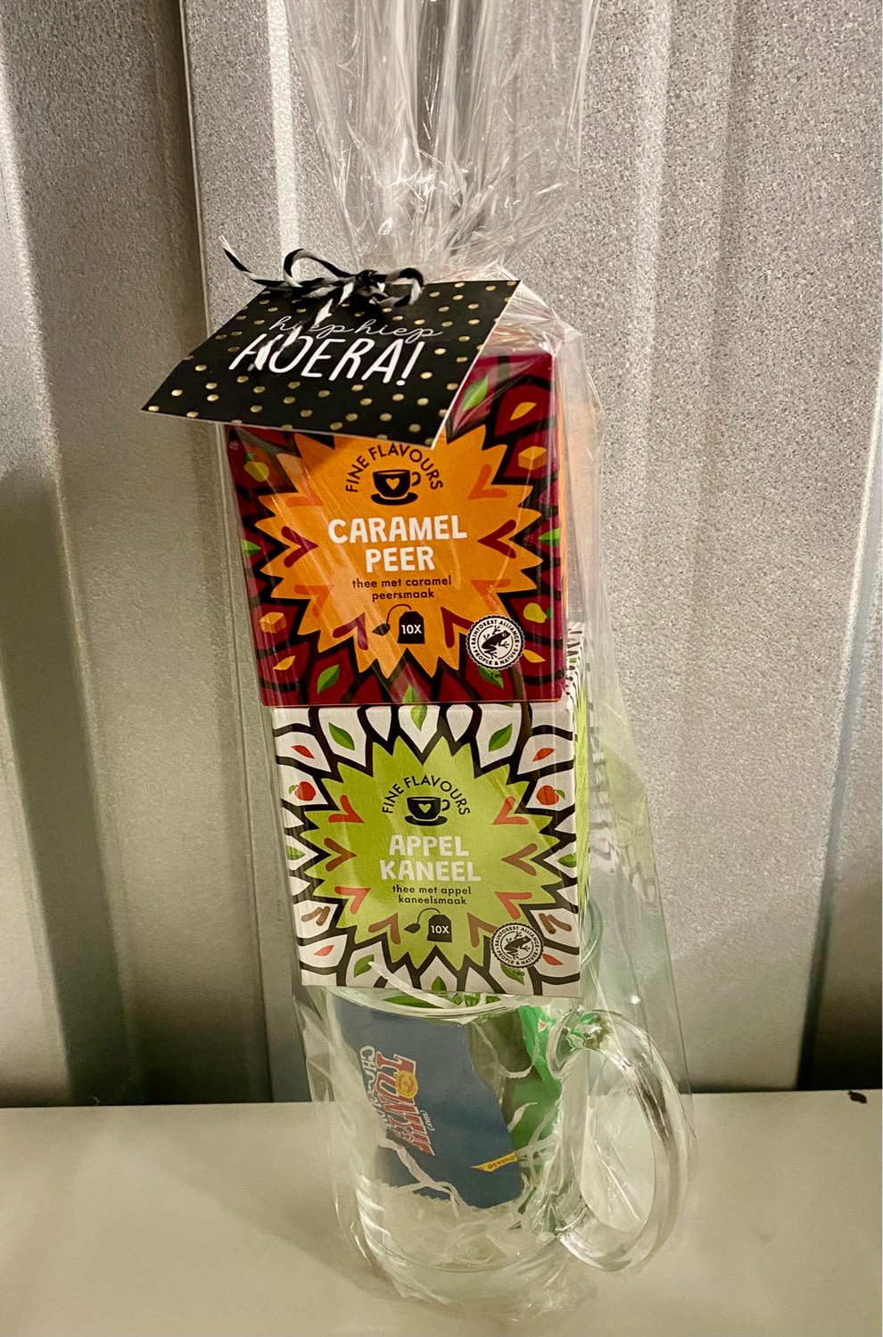 Leuk Cadeaupaket Thee , Smaak Appel/ Kaneel en Caramel/Peer, Theeglas, Chocolade of Fudge