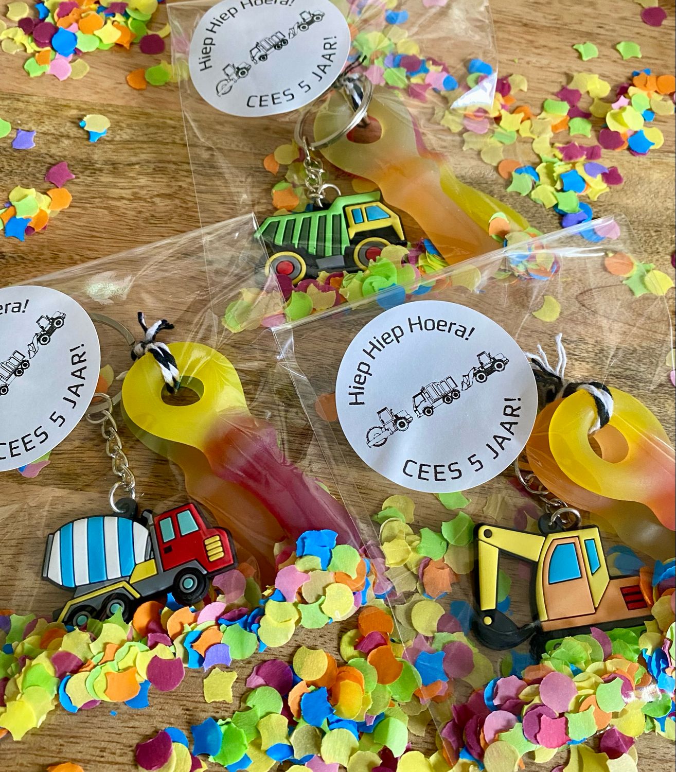 Bouwvoertuigen Sleutelhanger Traktatie Met Fruit Sleutels Vegan Glutenvrij Bouwvoertuigen Sleutelhanger Traktatie Met Fruit Sleutels Vegan Glutenvrij