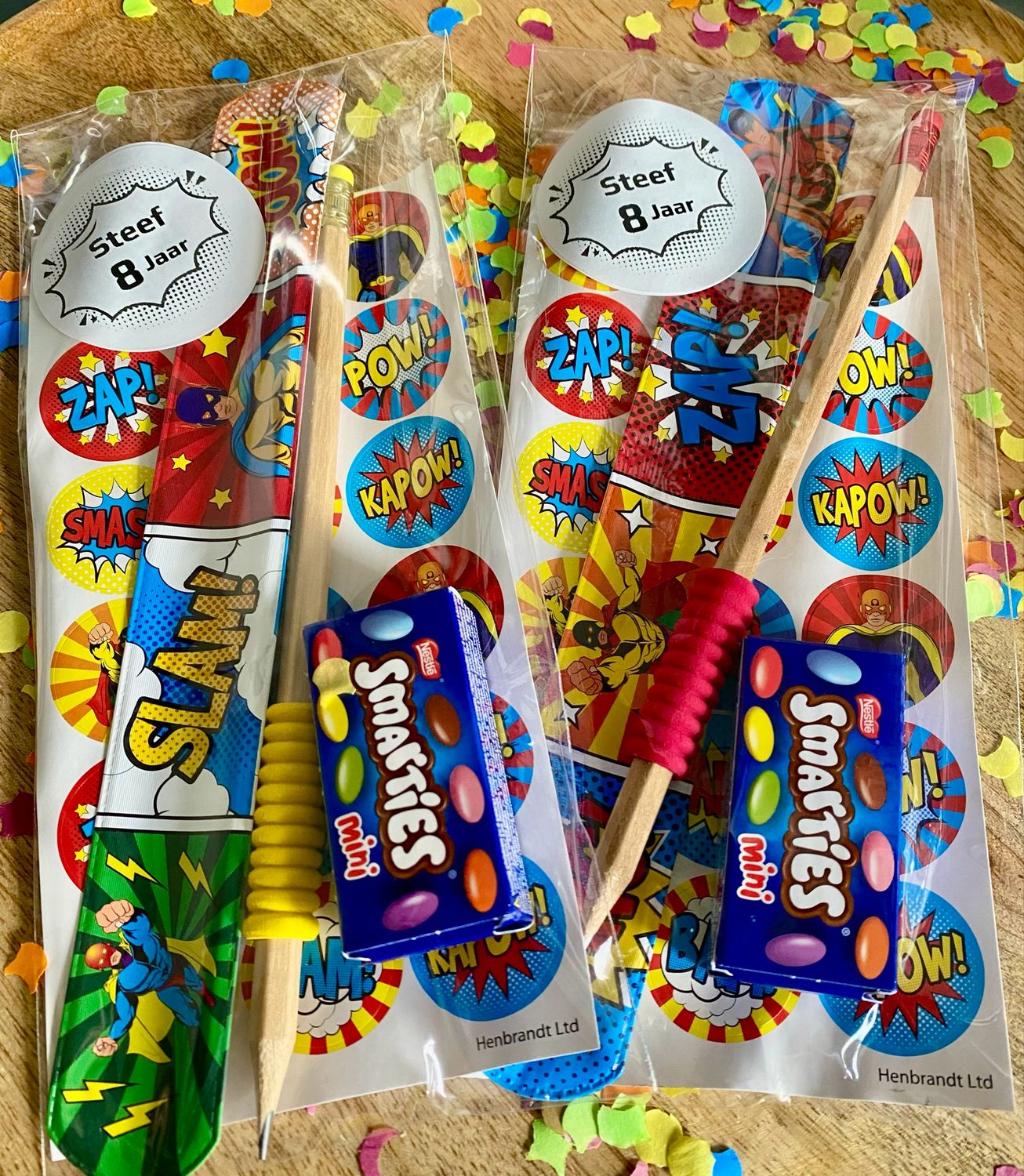 Traktatie Superhelden/Comic Klaparmbandje Met Of Zonder Snoepjes Traktatie Superhelden/Comic Klaparmbandje Met Of Zonder Snoepjes