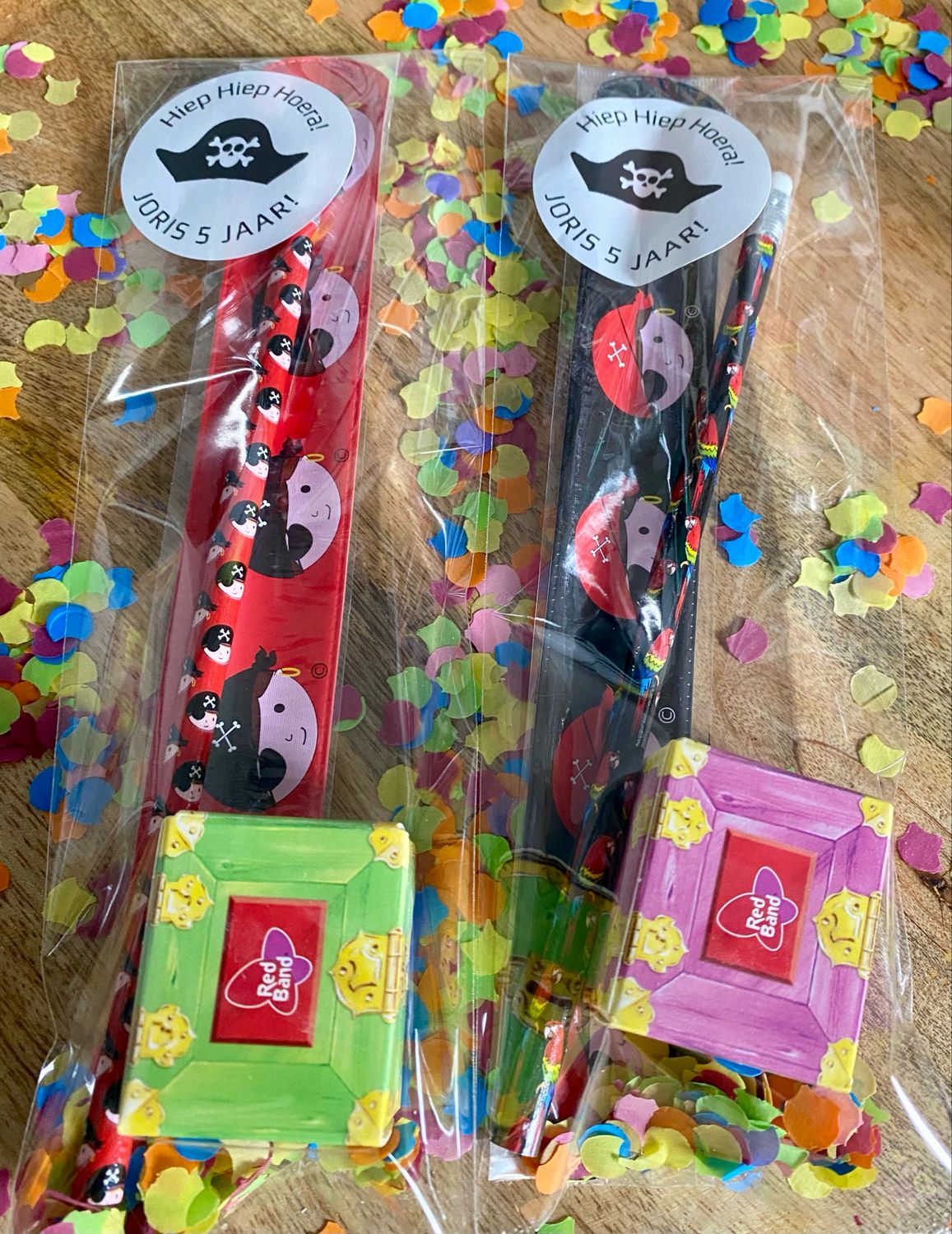 Traktatie Piraat Klaparmbandje Met Of Zonder Snoepjes Traktatie Piraat Klaparmbandje Met Of Zonder Snoepjes