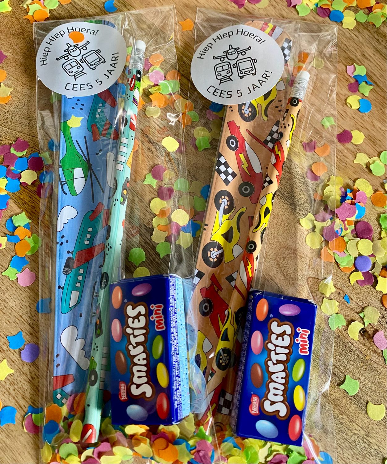 Traktatie Voertuigen Klaparmbandje Met Of Zonder Snoepjes Traktatie Voertuigen Klaparmbandje Met Of Zonder Snoepjes