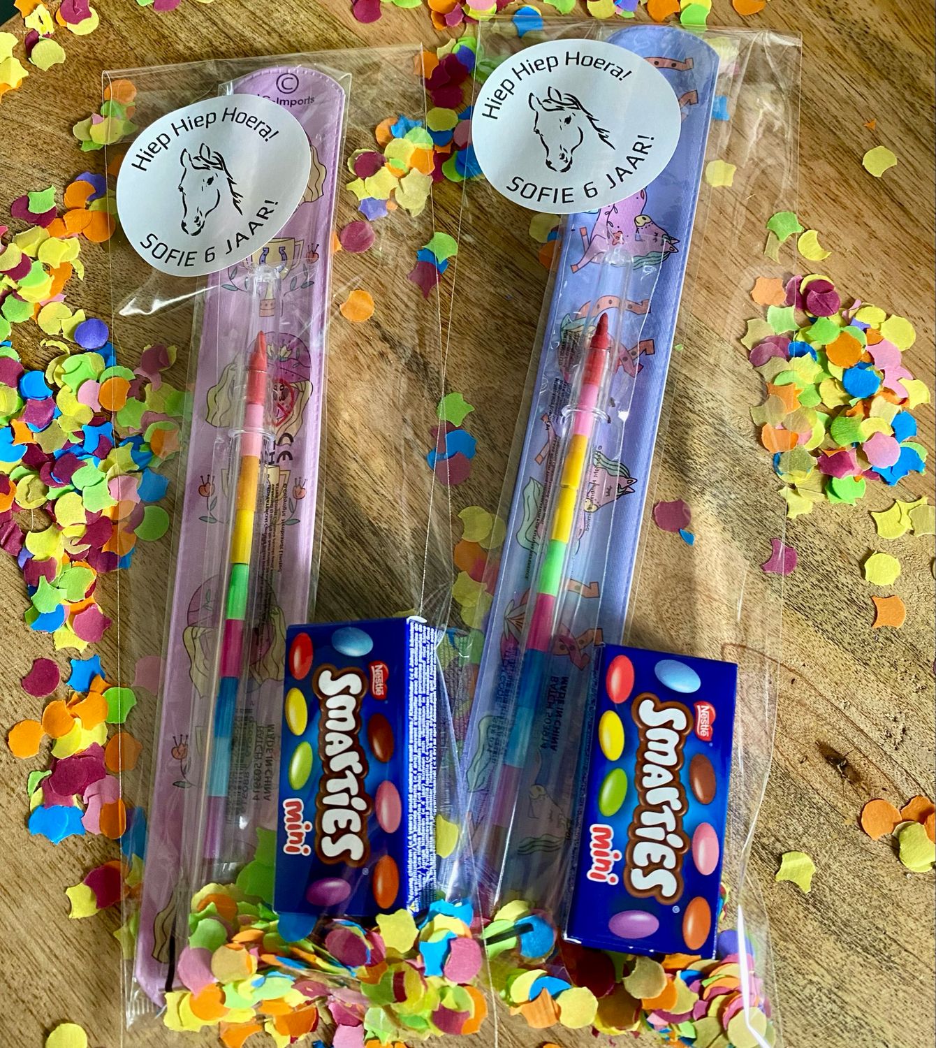 Traktatie Paarden/Paardrijden Klaparmbandje Met Of Zonder Snoepjes Traktatie Paarden/Paardrijden Klaparmbandje Met Of Zonder Snoepjes