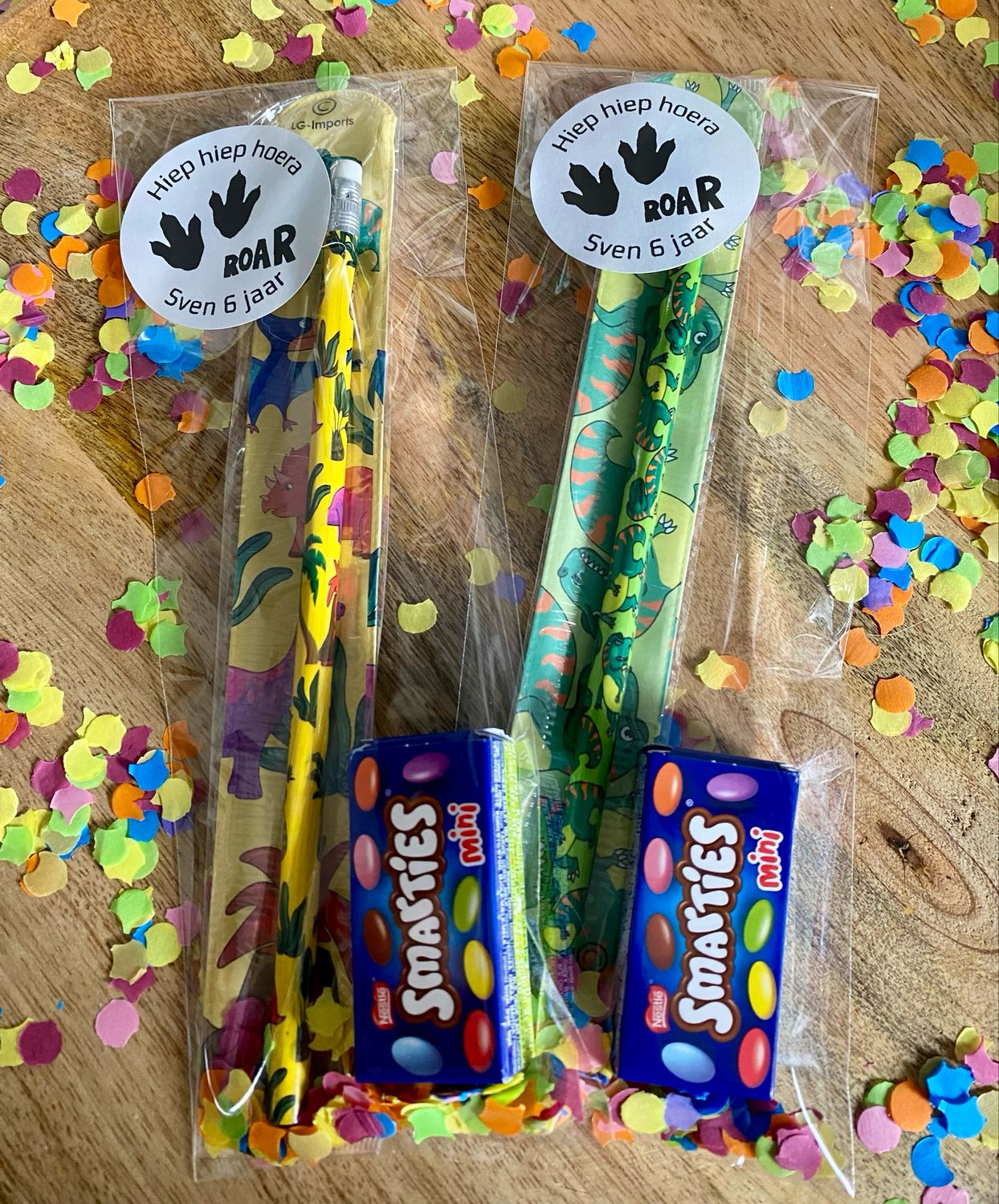 Traktatie Dino/Dinosaurus Klaparmbandje Met Of Zonder Snoepjes Traktatie Dino/Dinosaurus Klaparmbandje Met Of Zonder Snoepjes