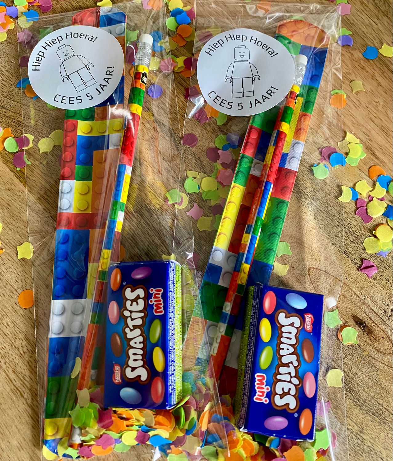 Traktatie Bouwstenen/Lego Klaparmbandje Met Of Zonder Snoepjes Traktatie Bouwstenen/Lego Klaparmbandje Met Of Zonder Snoepjes