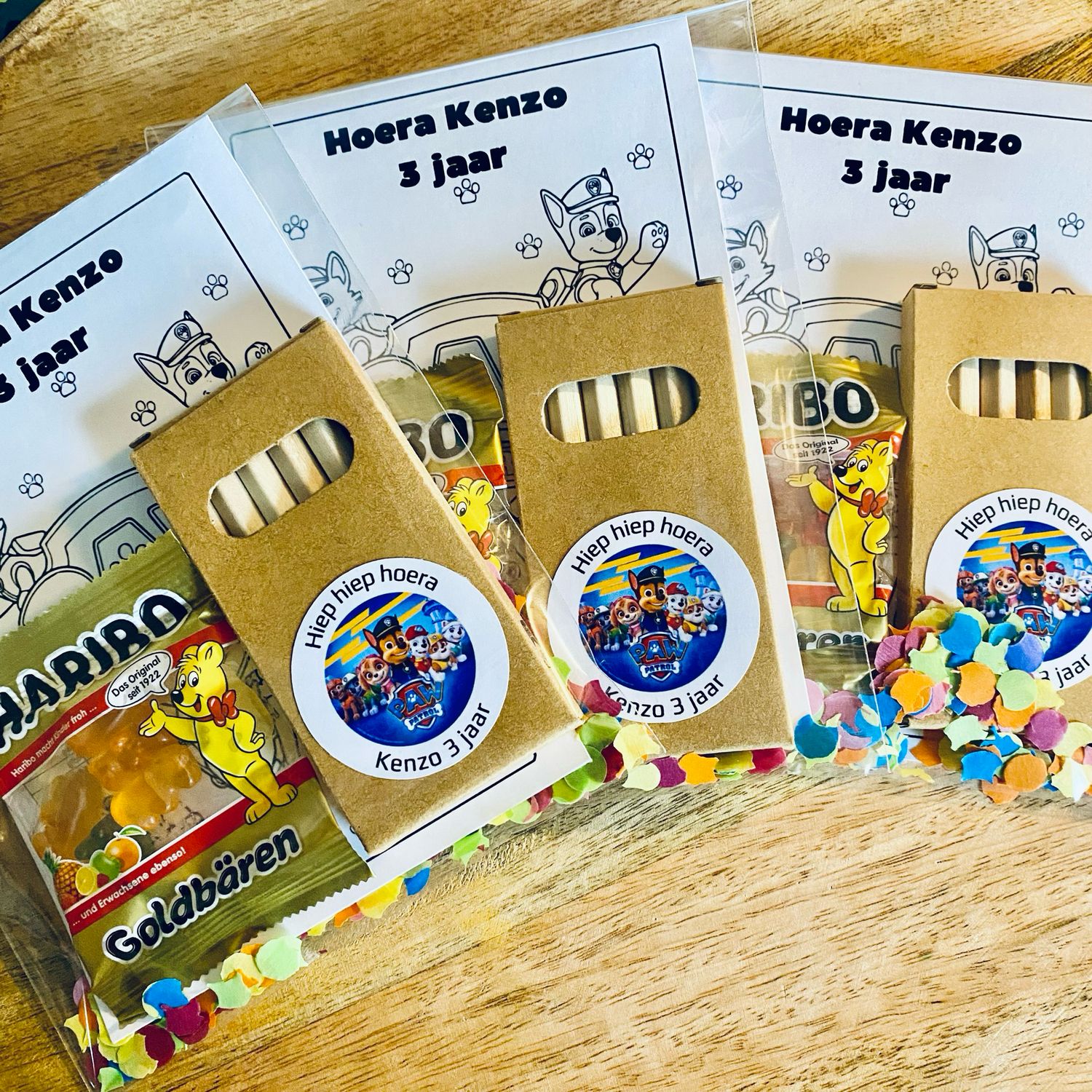 Traktatie Pawpatrol Kleurpotloodjes en Kleurplaatje Met Naam Leeftijd Jarige Met Of Zonder Snoepjes Traktatie Pawpatrol Kleurpotloodjes en Kleurplaatje Met Naam Leeftijd Jarige Met Of Zonder Snoepjes