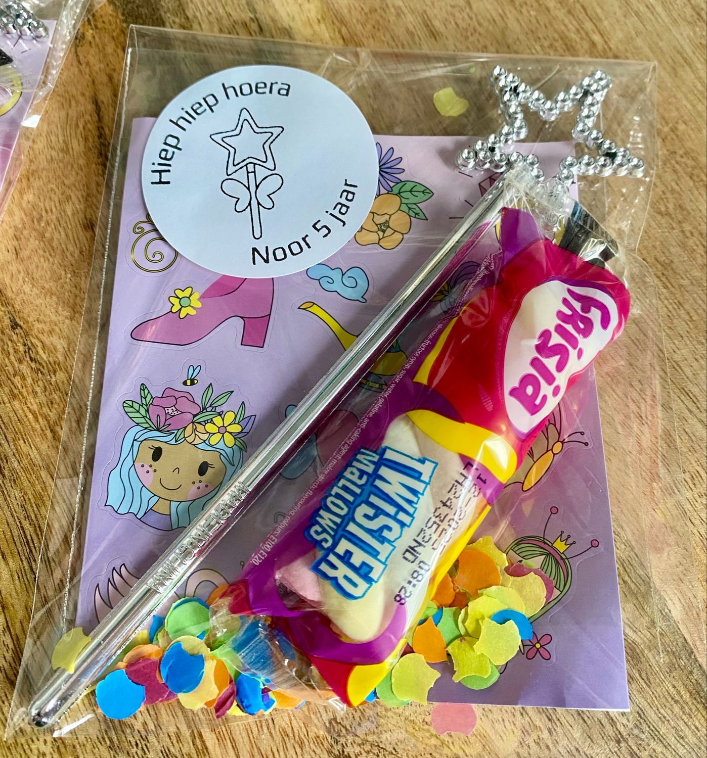Traktatie Prinses Toverstafje/Stickervel Met Of Zonder Snoepjes Traktatie Prinses Toverstafje/Stickervel Met Of Zonder Snoepjes