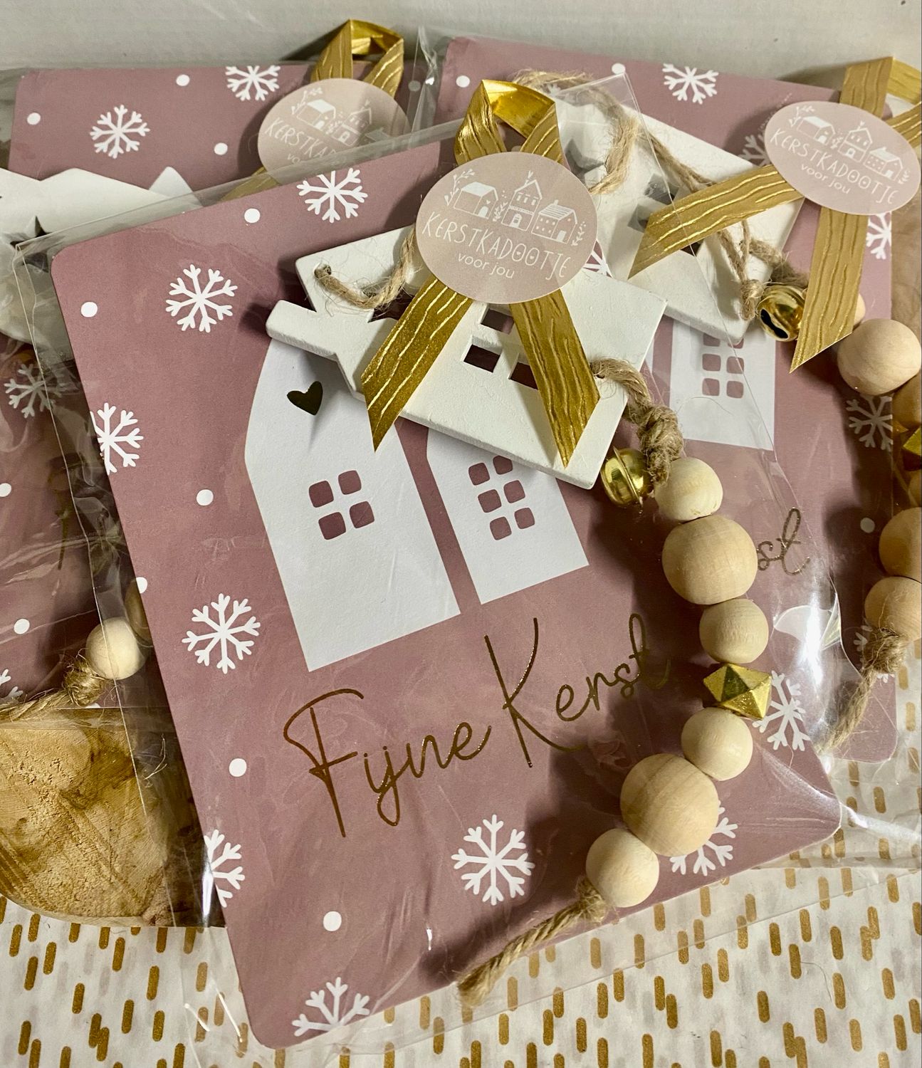 Cadeausetje Roze Fijne Kerst Houten Hanger Huisje Cadeausetje Roze Fijne Kerst Houten Hanger Huisje