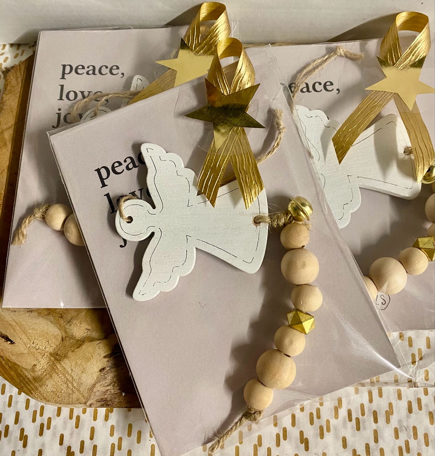 Cadeausetje Zusss Kaart Peace Love Joy Houten Kersthanger Engel. Cadeausetje Zusss Kaart Peace Love Joy Houten Kersthanger Engel.