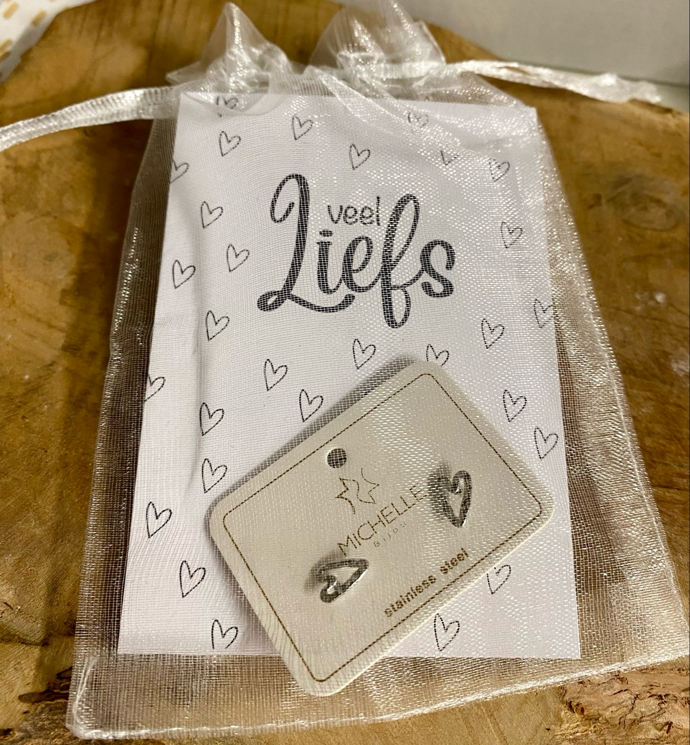 Cadeausetje Oorbellen Speels hartje stud JE18124 - SILVER Stainless Steel Cadeausetje Oorbellen Speels hartje stud JE18124 - SILVER Stainless Steel