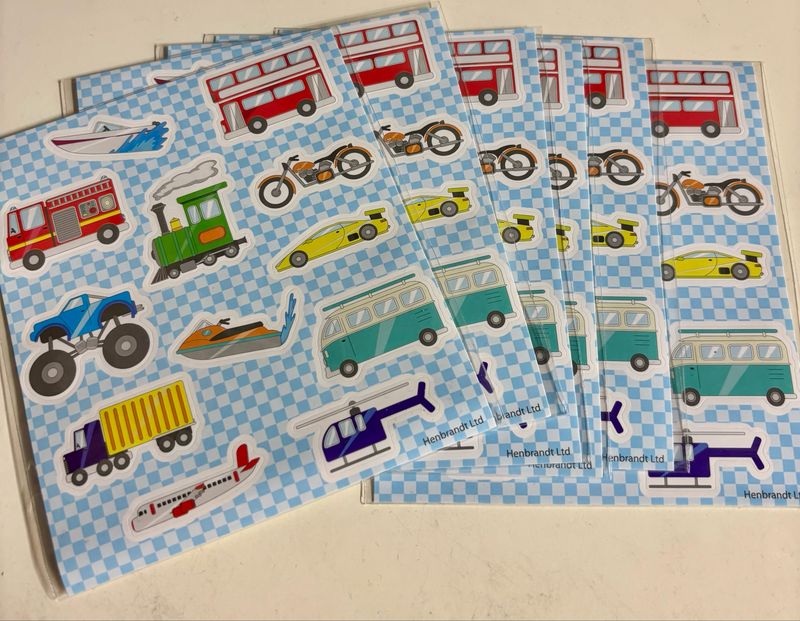 Trakteren : FUN STICKERS – MODEL: VOERTUIGEN 10 stks