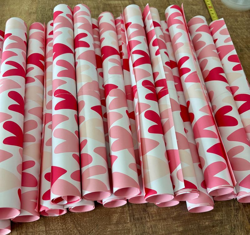 KP® Coated papier Hartjesregen Red/Pink AZ Pink 30cm X 1 Meter - KP® Coated papier Hartjesregen Red/Pink AZ Pink 30cm X 1 Meter -