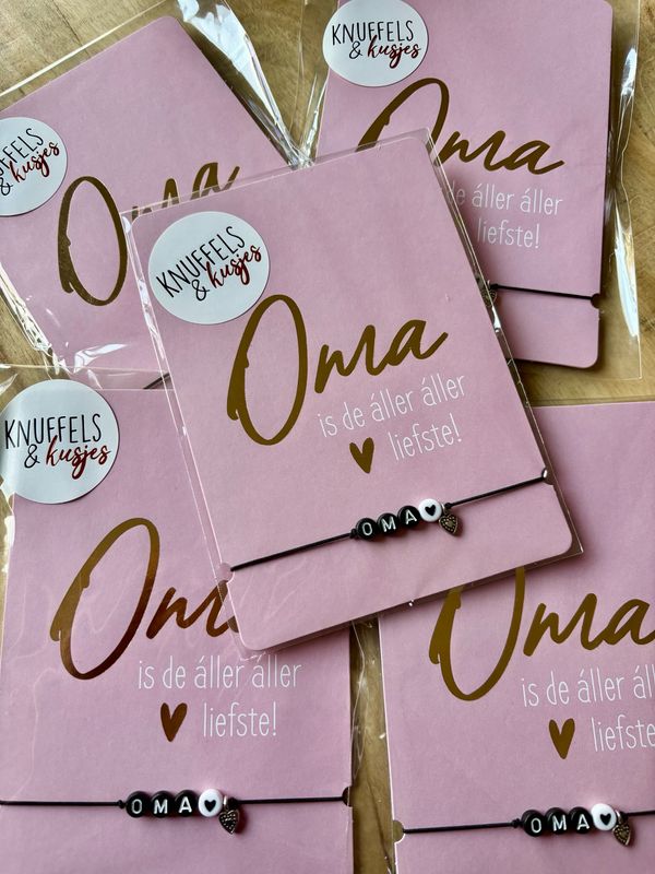 KP® Wenskaarten - Oma is de aller aller liefste & Armbandje KP® Wenskaarten - Oma is de aller aller liefste & Armbandje