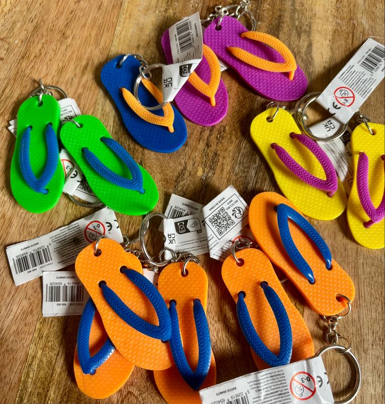 SLIPPERS SLEUTELHANGERS - MIX KLEUREN per 6 stuks
