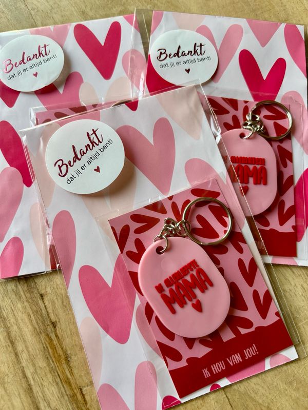 Kp Sleutelhanger ovaal 50x36mm - De allerliefste mama Kp Sleutelhanger ovaal 50x36mm - De allerliefste mama