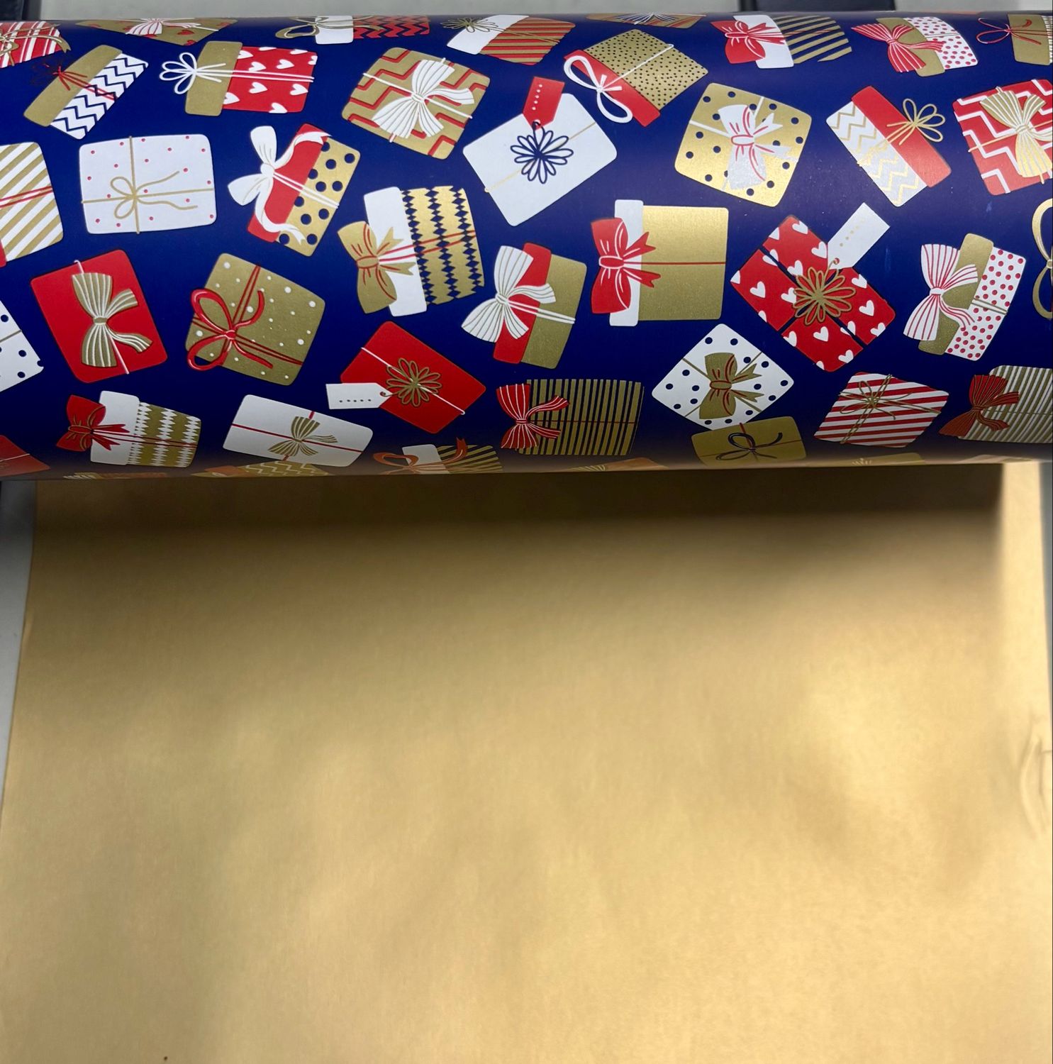 KP® Cadeaupapier Kadootjes feest blauw 30 cm x 1 meter