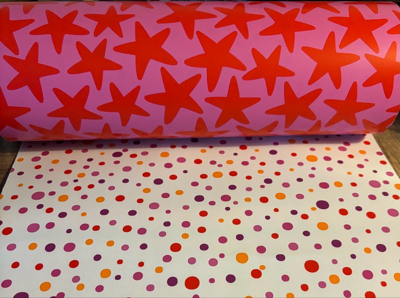 KP® Cadeaupapier Stars pink/red 30 cm x 1 mtr KP® Cadeaupapier Stars pink/red 30 cm x 1 mtr