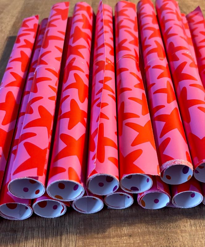 KP® Cadeaupapier Stars pink/red 30 cm x 1 mtr KP® Cadeaupapier Stars pink/red 30 cm x 1 mtr
