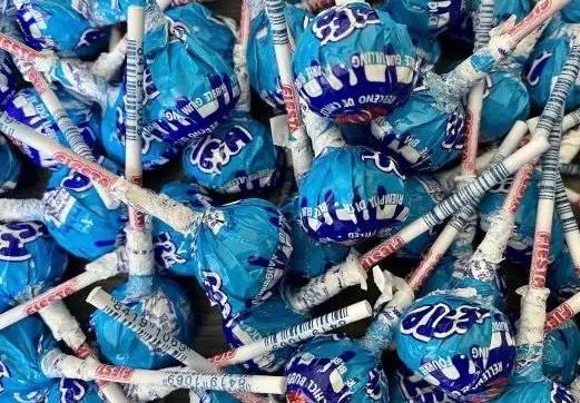 Lolly met 30% bubble gum vulling Blauw Bubblegum Per Stuk Vegan/Vegetarisch