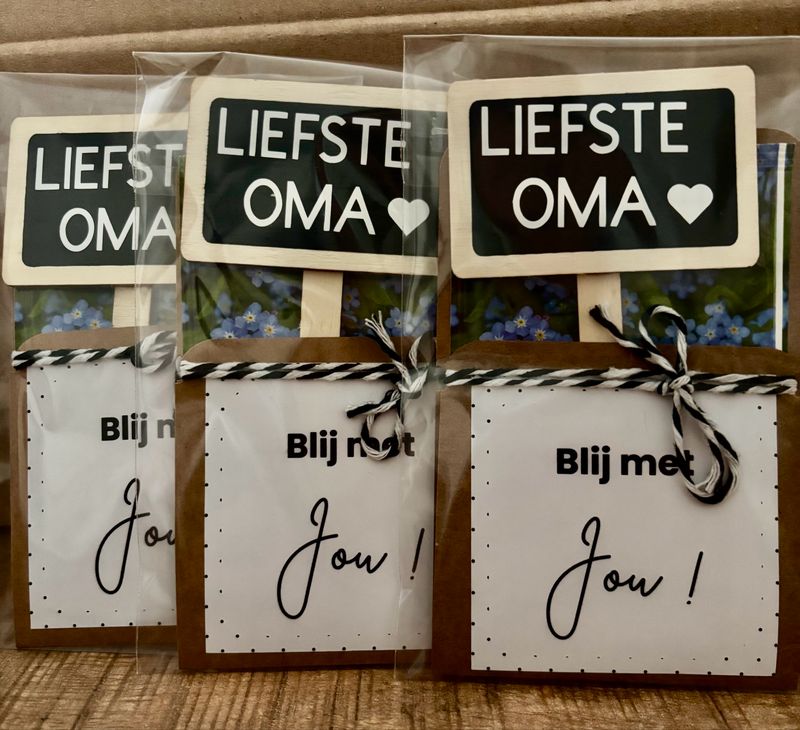 Bloemenzaadjes Geschenk Blij Met Jou! plantensteker Liefste Oma Bloemenzaadjes Geschenk Blij Met Jou! plantensteker Liefste Oma