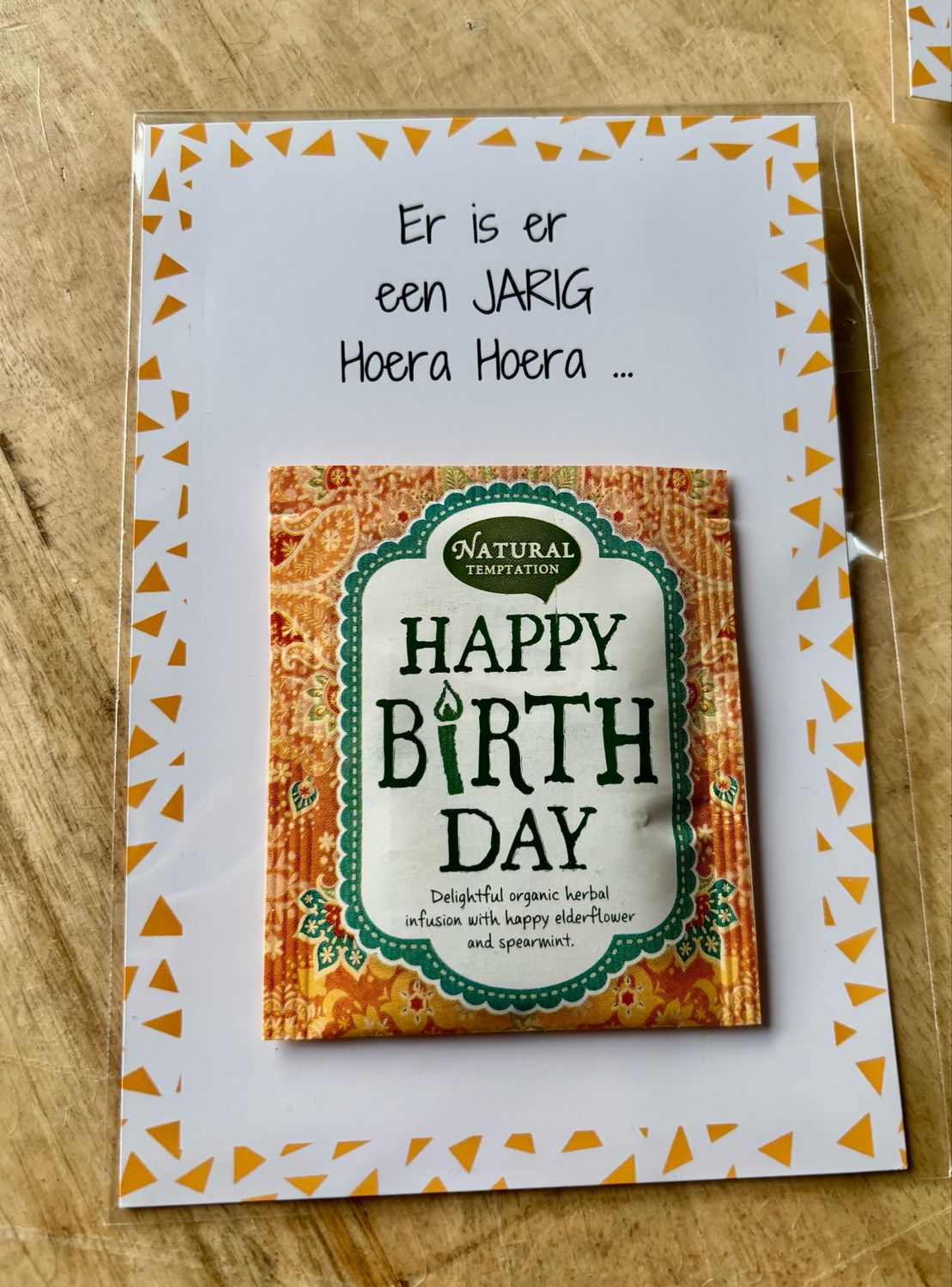 Theekaartje Er Is Er Een Jarig Hoera Hoera