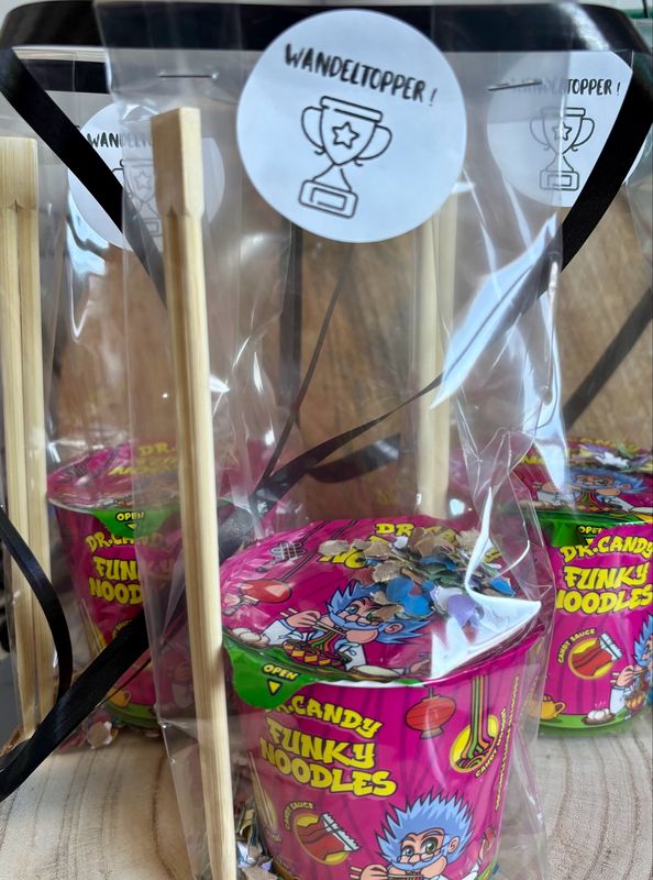 21. Avondvierdaagse Snoepnoodles Met Chopsticks