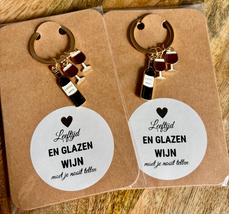 Sleutelhanger Cadeau Leeftijd en Glazen Wijn Moet Je Nooit Tellen