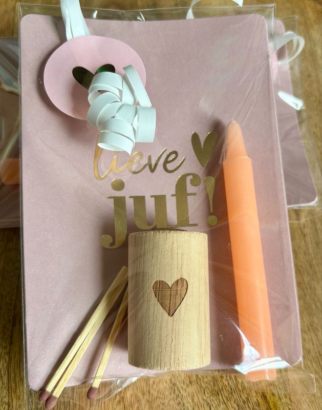 Cadeausetje Lieve Juf Kaarsje Kaarshouder hartje Cadeausetje Lieve Juf Kaarsje Kaarshouder hartje