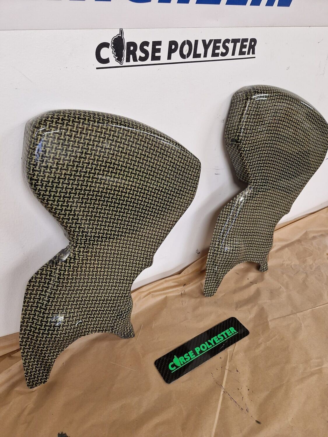 cache distribution TU5J4 en carbone kevlar