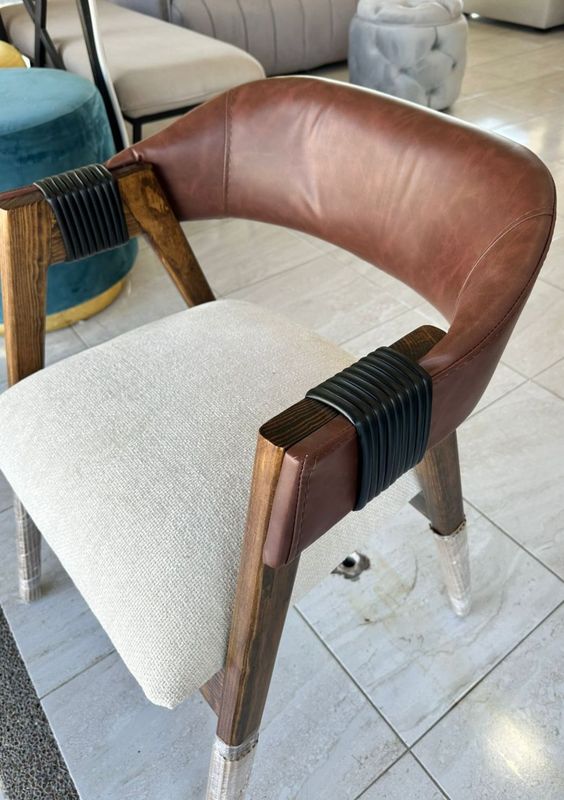 SILLA MALI DE PINO, VINIL Y CUERDAS.