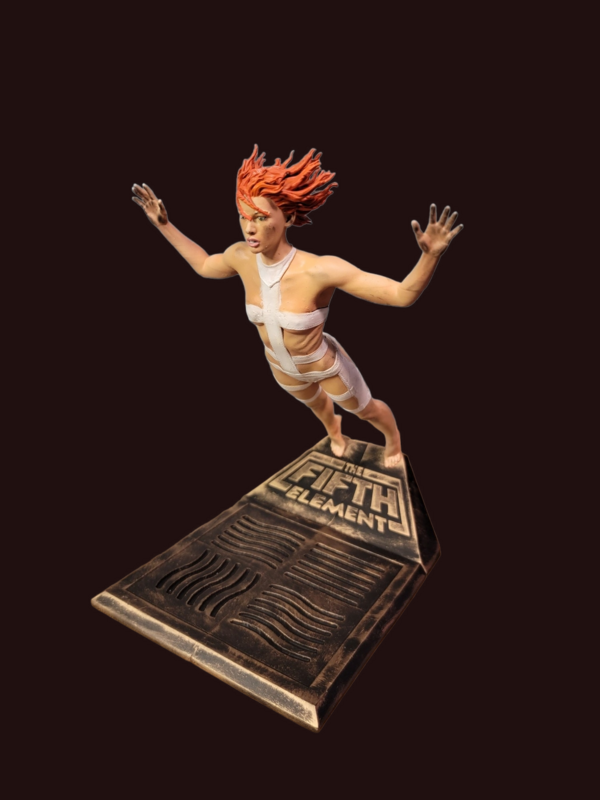 Leeloo Statue