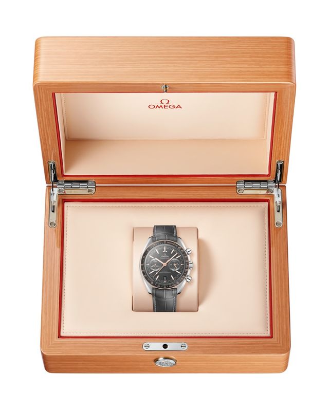 Speedmaster Racing 44.25mm with Grey Dial in Stainless Steel on Grey Alligator Strap