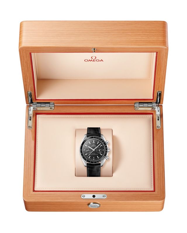 Speedmaster Racing 44.25mm with Black Dial in Stainless Steel on Black Alligator Strap