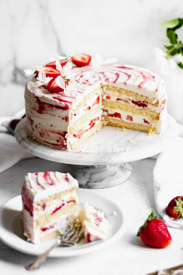 Strawberry Shortcake Layer Cake 155gm x 10 Slices