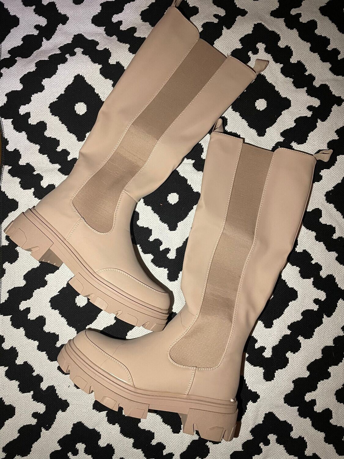 Bota alta beige talla 37