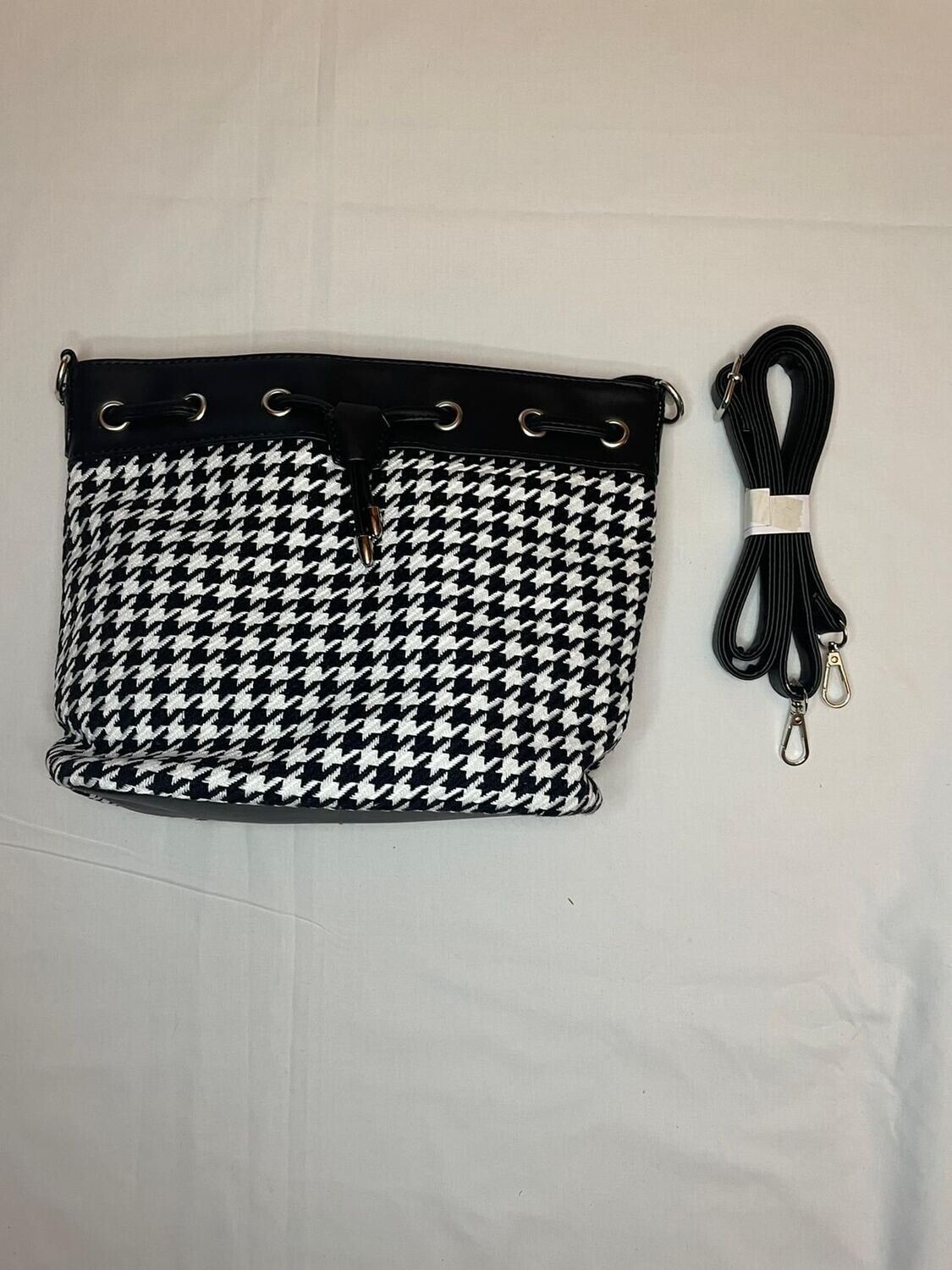 Bolso bandolera  blanco y negro