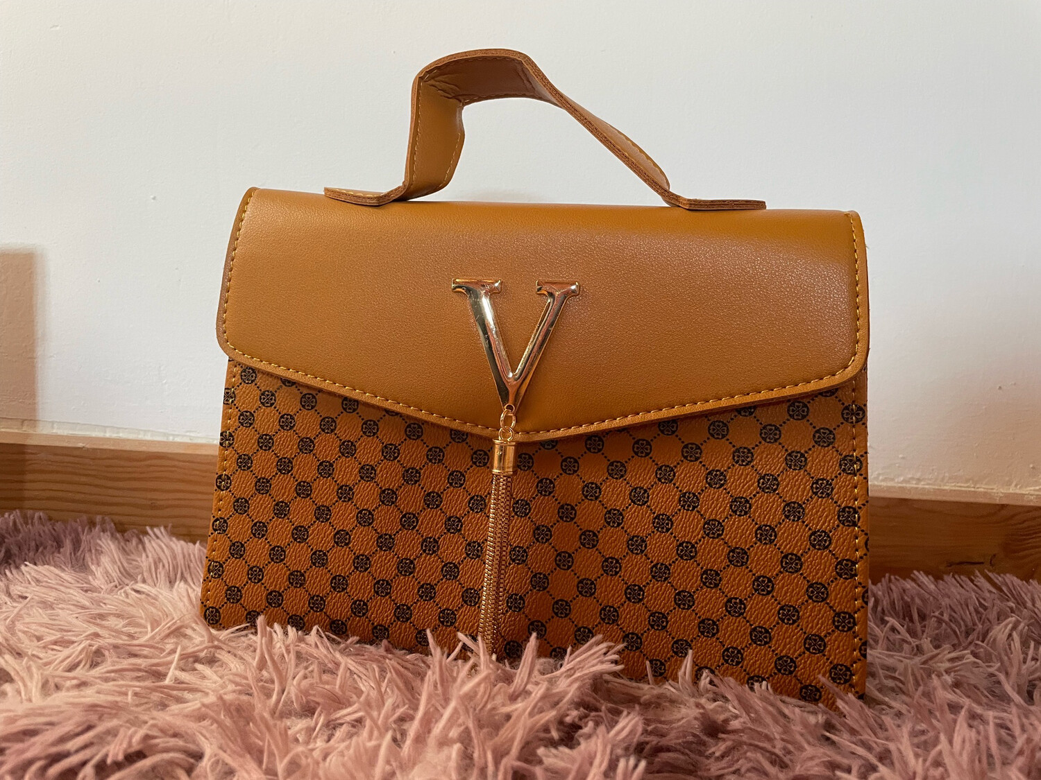 Bolso con correa pequeño